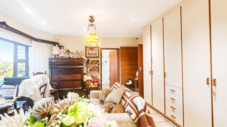 5 Bedroom Property for Sale in Outeniqua Strand Western Cape